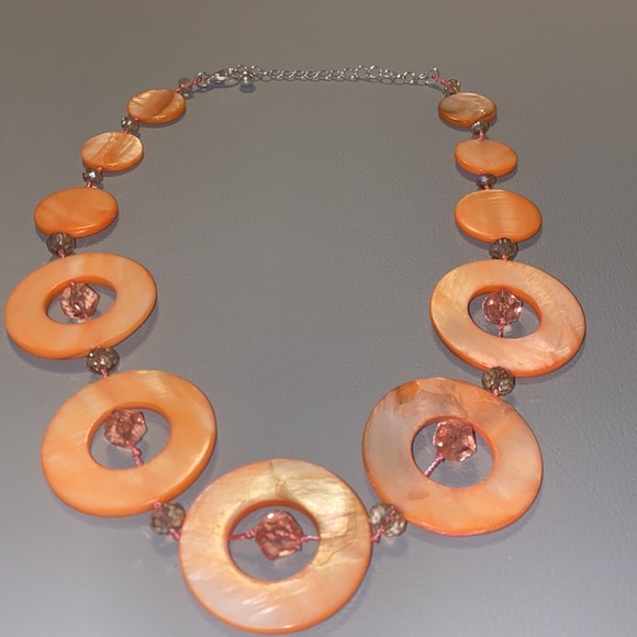 Coral statement necklace - Picture 3 of 3